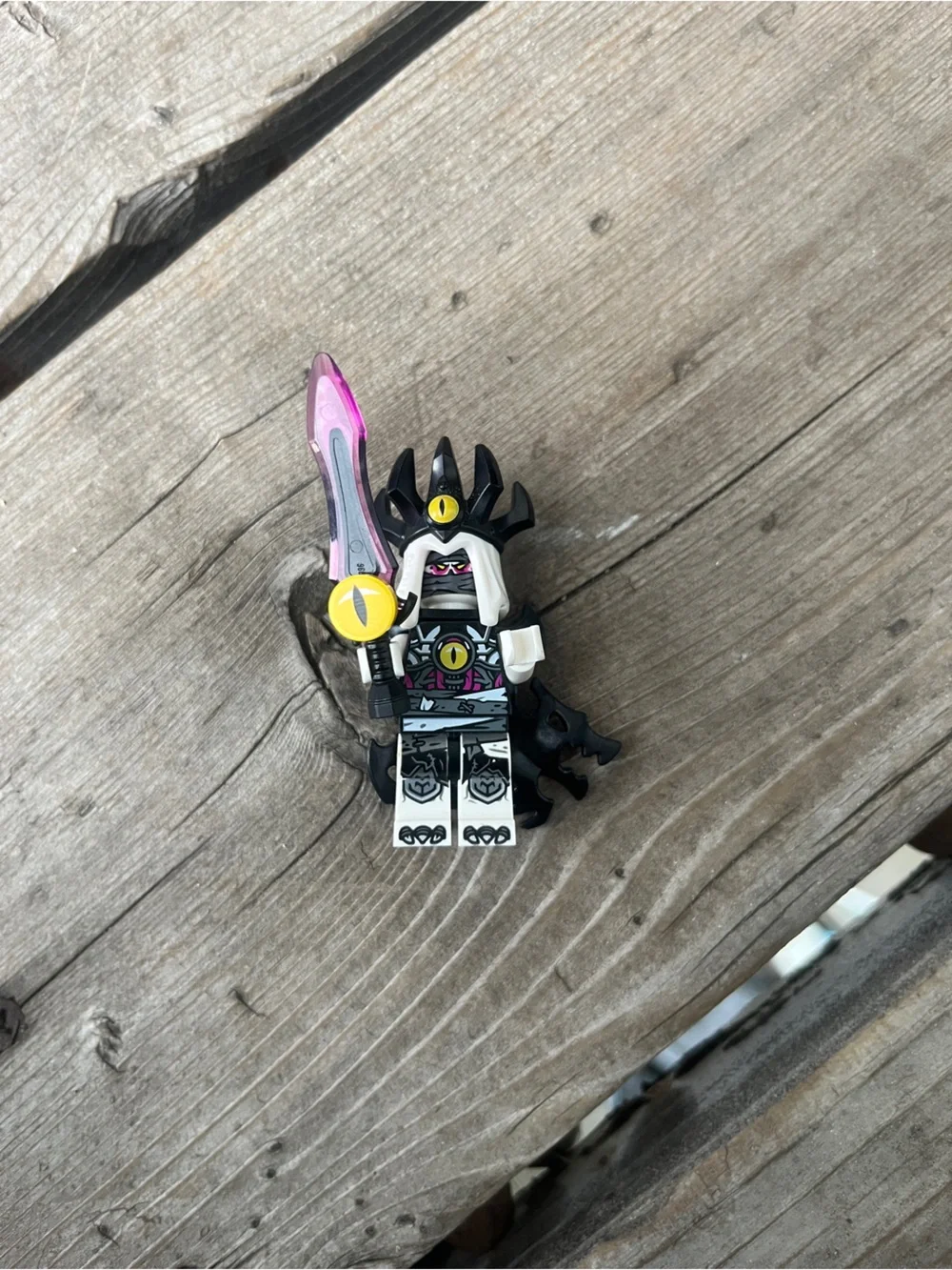 8 Lego mini figure